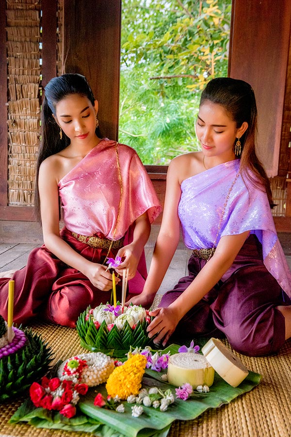 เทศกาลสีสันแห่งสายน้ำ มหกรรมลอยกระทง