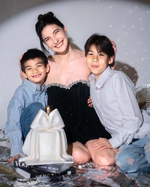 เทย่า นิโคล ประวัติ