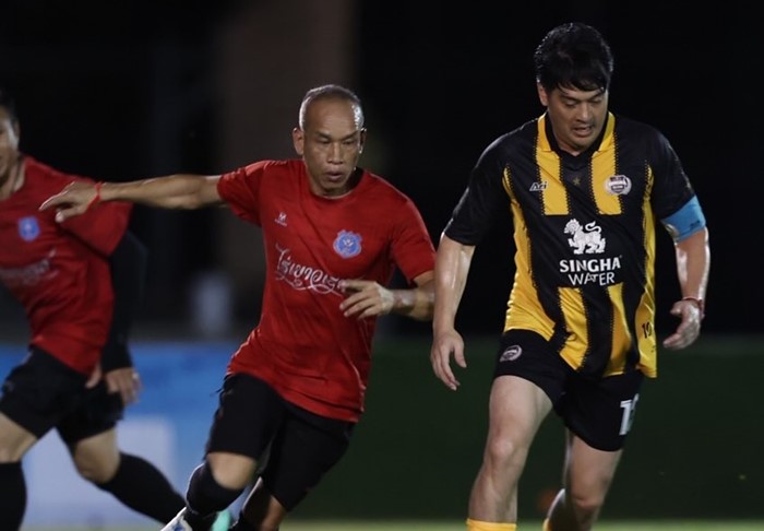 นุ่น วรนุช ร่วมเชียร์ ต๊อด ปิติ แข่งบอลที่เชียงใหม่