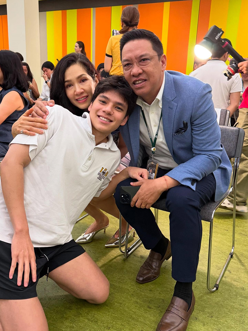 นุสบา เผยโมเมนต์ซึ้ง น้องกันต์ กราบพ่อแม่หลังเรียนจบ