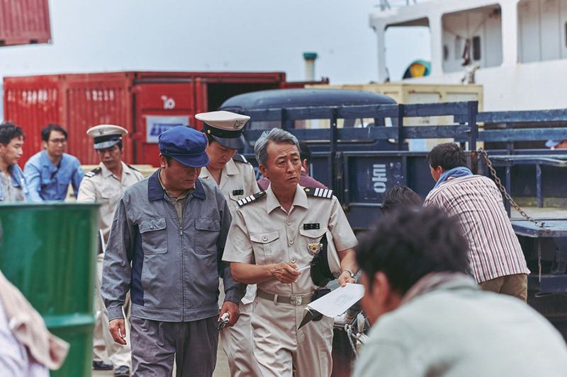 เรื่องย่อ Smugglers