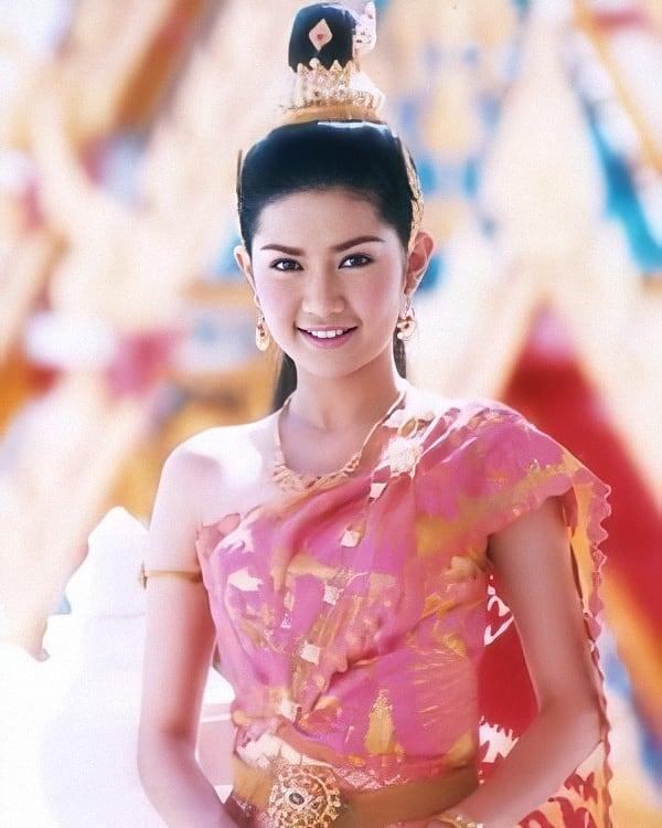 อ้อม ประถมาภรณ์