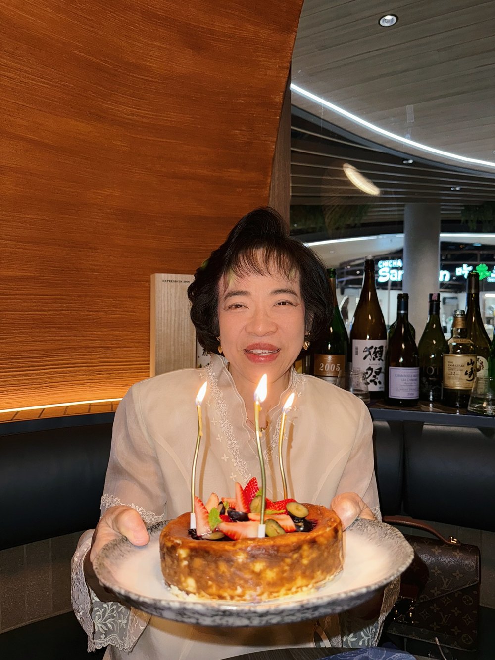 โอบ โอบนิธิ ควง ปราง กัญญ์ณรัณ ฉลองวันเกิดคุณแม่กับครอบครัว 