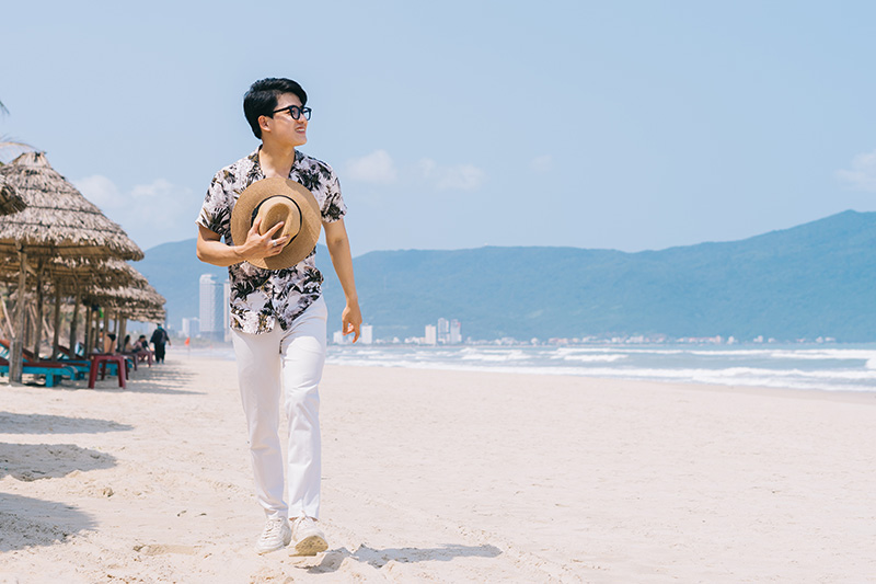 5 ไอเดียแมตซ์เสื้อฮาวายใส่กับกางเกงอะไร ให้ดูหล่อ เท่ อินเทรนด์รับซัมเมอร์