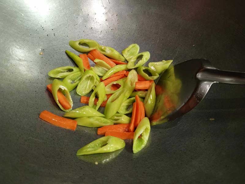 สูตรไส้กรอกผัดซอสมะเขือเทศ