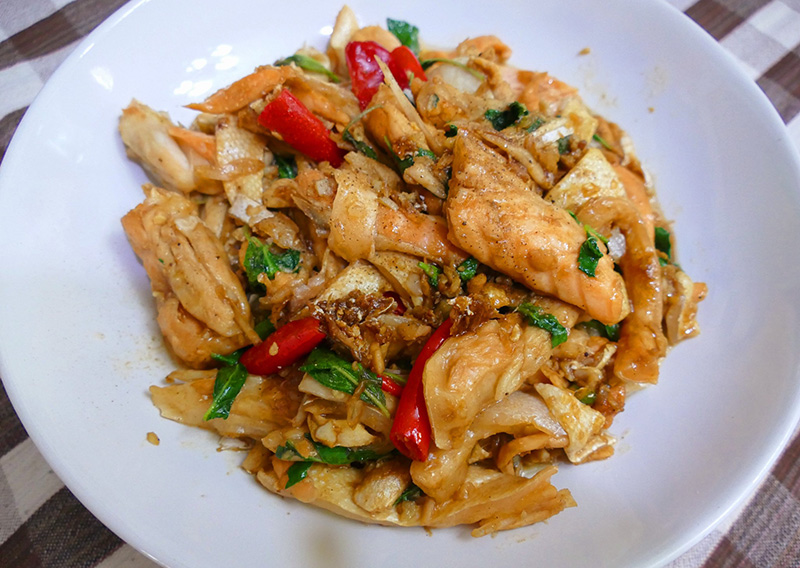 ท้องปลาแซลมอนผัดกะเพรา เมนูกะเพรา เมนูปลาแซลมอน อาหารจานเดียว สูตรอาหาร