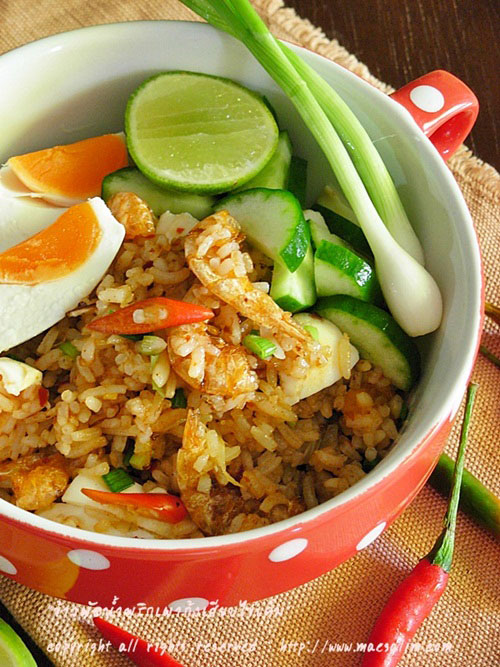 ข้าวผัดน้ำพริกกุ้งเสียบ
