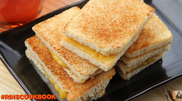 ขนมปังปิ้งไส้สังขยา