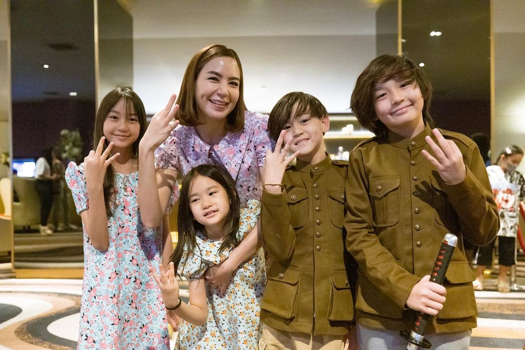 พลอย ชิดจันทร์