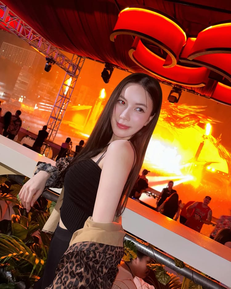 มุก วรนิษฐ์ ใส่ทูพีซสะกิดใจ โชว์หุ่นสวยเซ็กซี่จากมัลดีฟส์