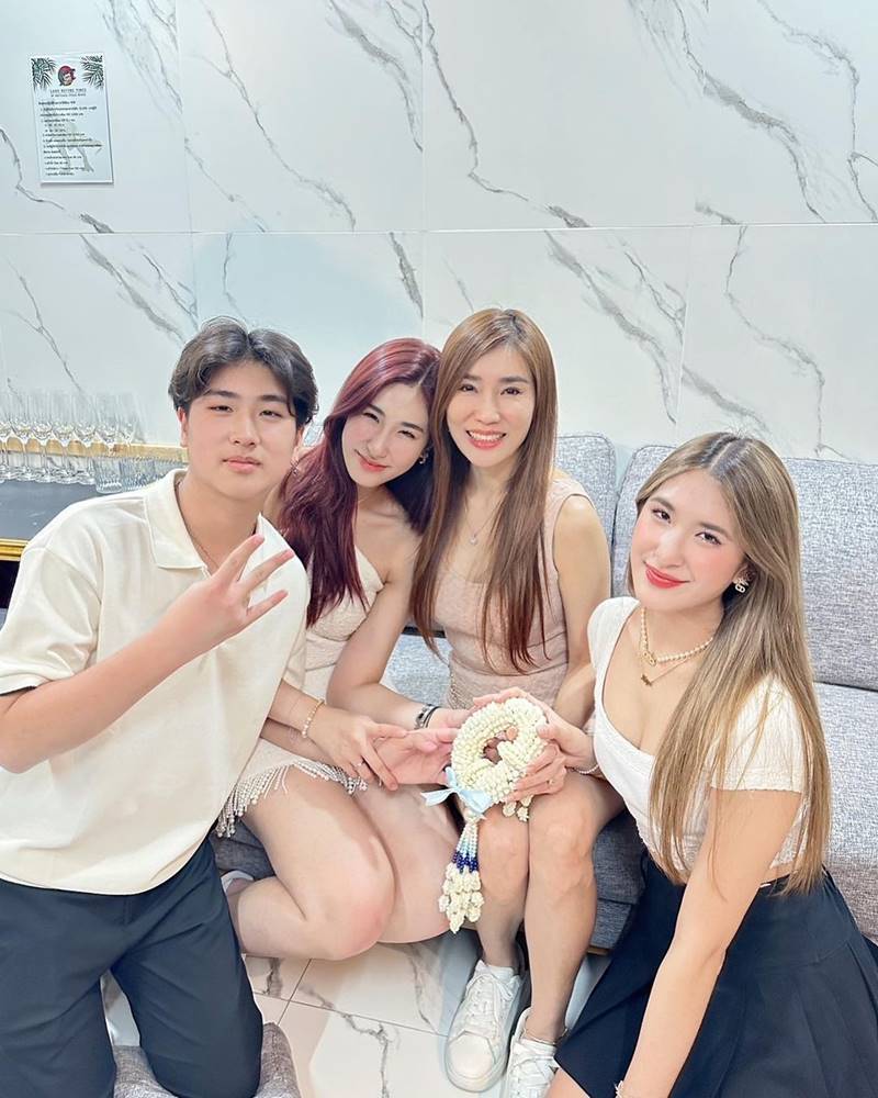 มิย่า ทองเจือ