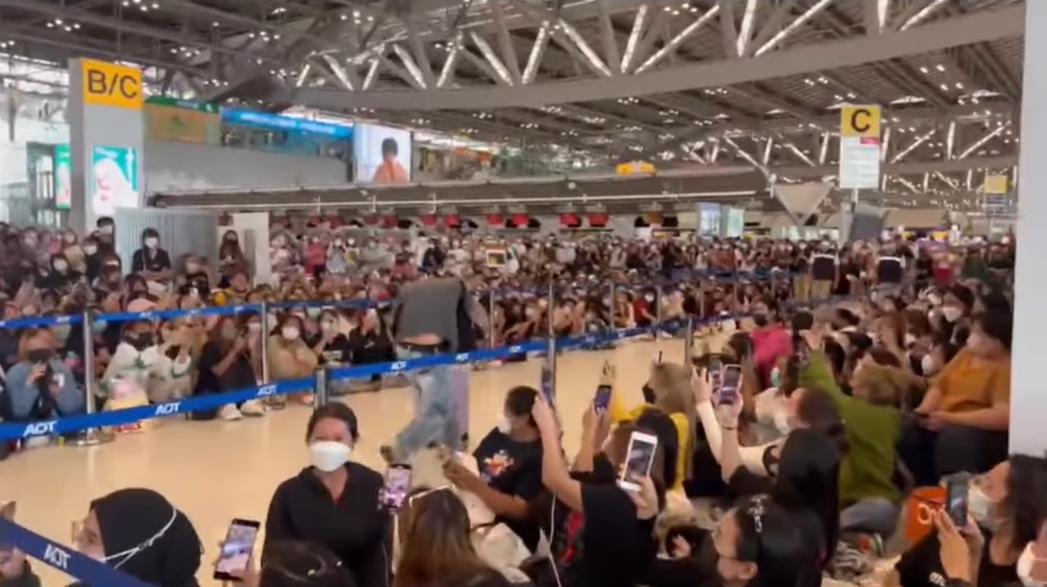 แจ๊ส ชวนชื่น