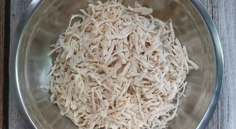 ไก่ฉีกคั่วน้ำปลา