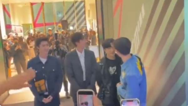 ไล่ศิลปินคนอื่นทําไม