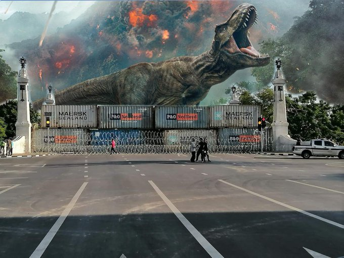 คอนเทนเนอร์ปิดถนน