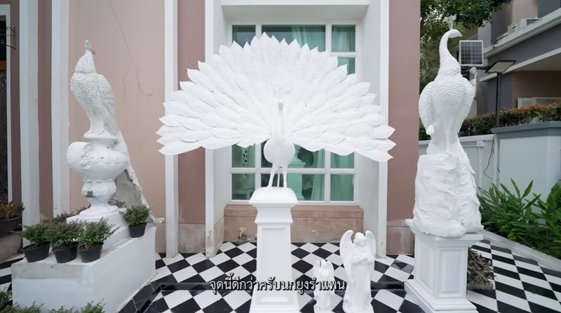 บ้าน ขวัญ อุษามณี สวนหน้าบ้าน