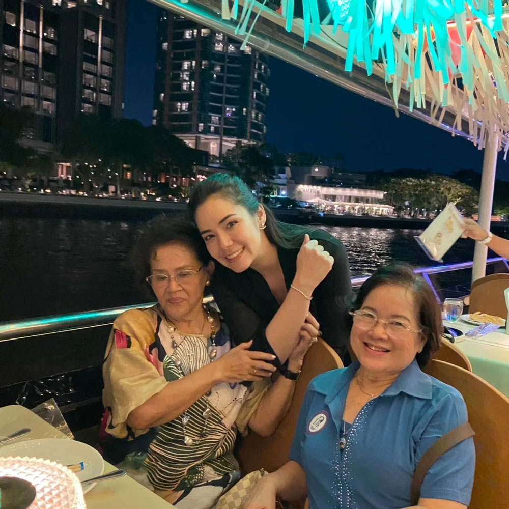 มิเรียน โชว์ของขวัญชิ้นพิเศษ ขอบคุณพีเคกับคุณแม่ พาเลี้ยงวันเกิด