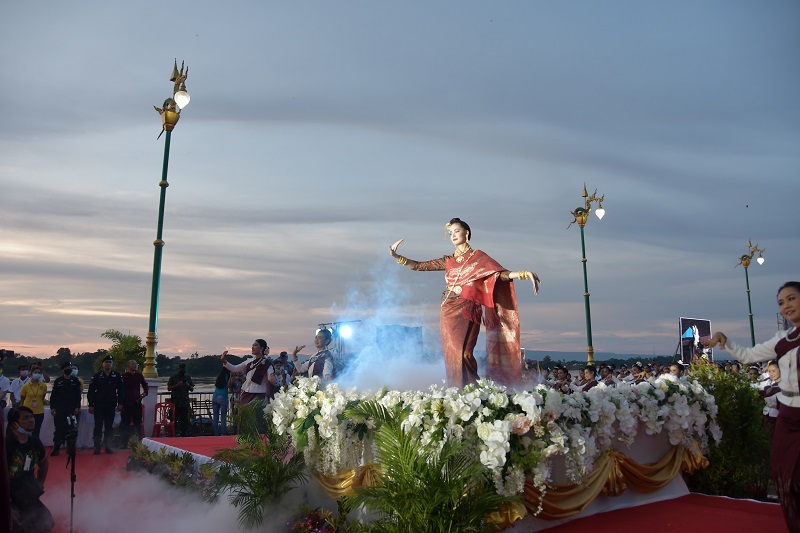 โบว์ เมลดา