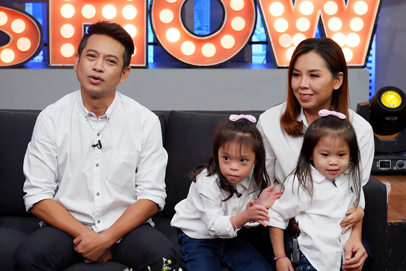  ศรีหลอด เชิญยิ้ม 