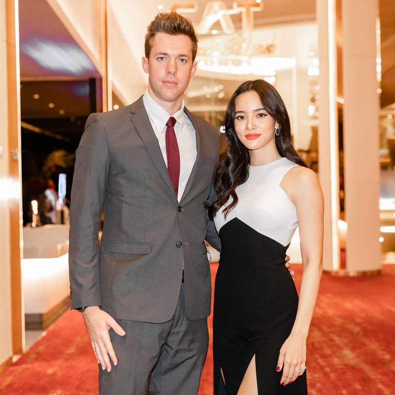 วาววา ณิชชา, เฮนรี่ เรน