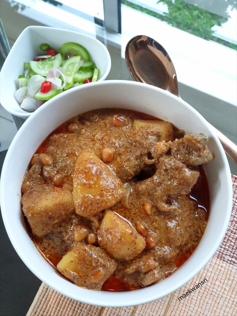 สปาเกตตีมัสมั่นไก่