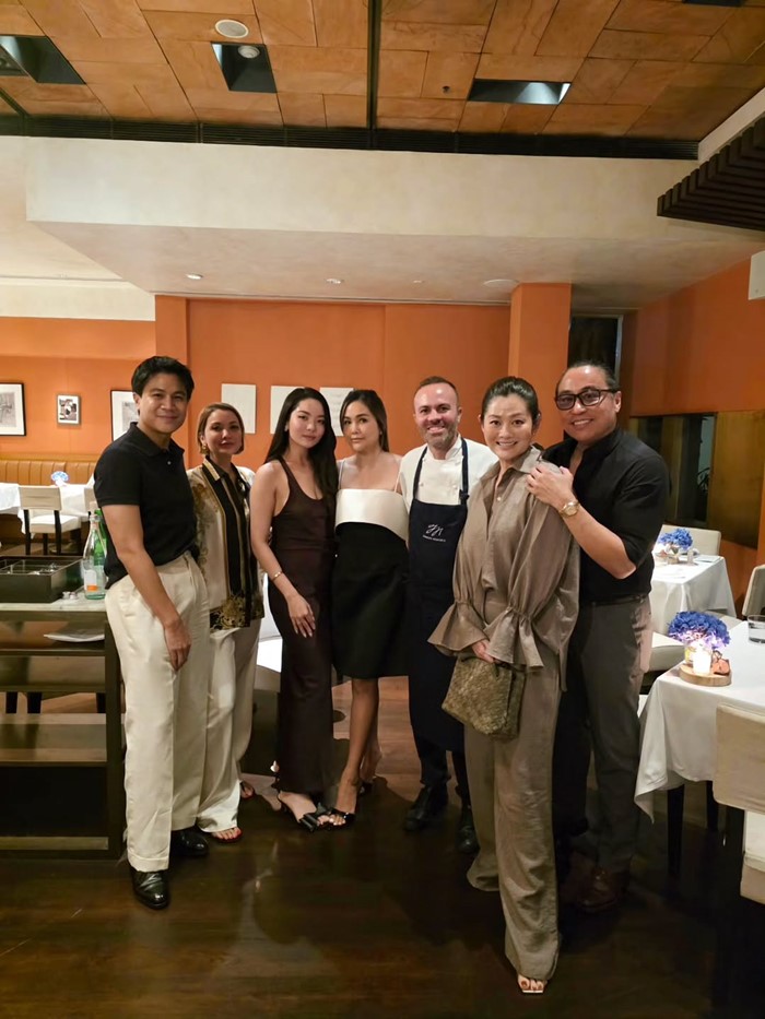  เปิดภาพคู่ สู่ขวัญ โชค บูลกุล เช็กอินกลางกรุงและดินเนอร์หรู คนแห่คอมเมนต์หน้าคล้ายกันเป๊ะ