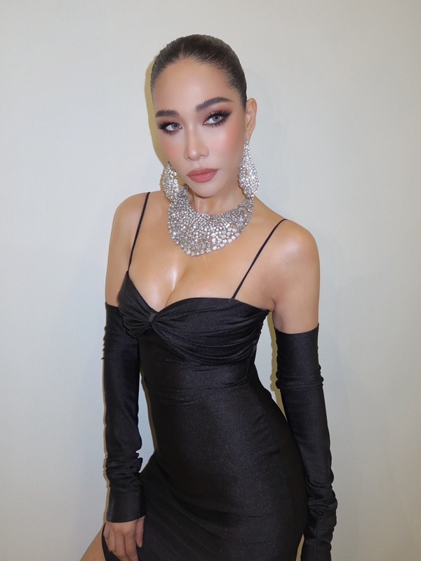 พลอย เฌอมาลย์ ฉลองวันเกิด 43 ปี