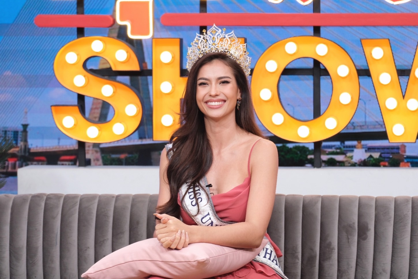  แอนโทเนีย โพซิ้ว 