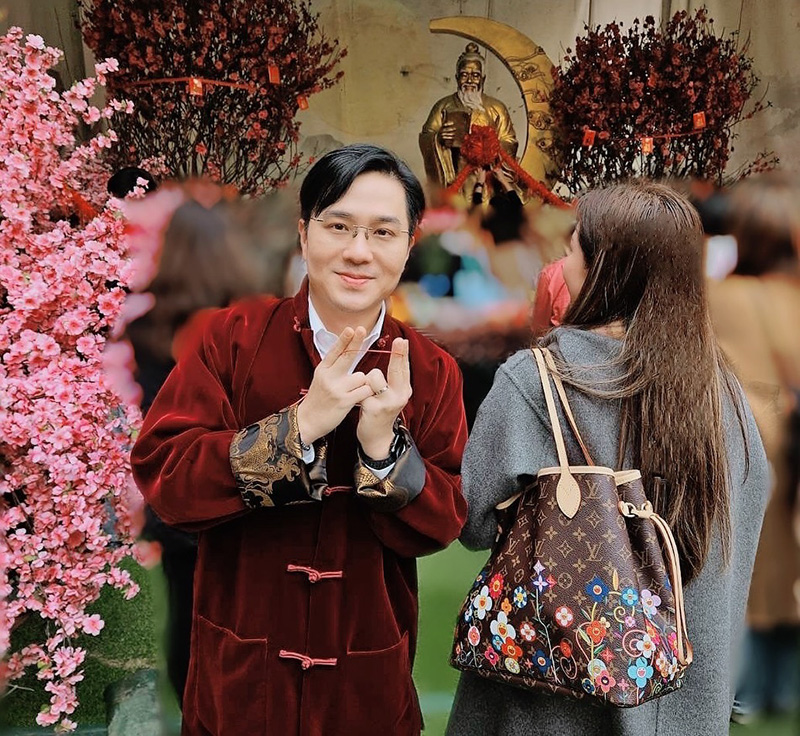 หมอช้าง ลงรูปคู่ภรรยา ฉลองรัก 17 ปี 