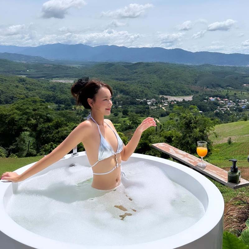 บี น้ำทิพย์ ชุดว่ายน้ำ