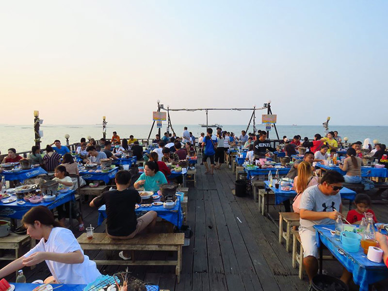 ร้านอาหารริมทะเล