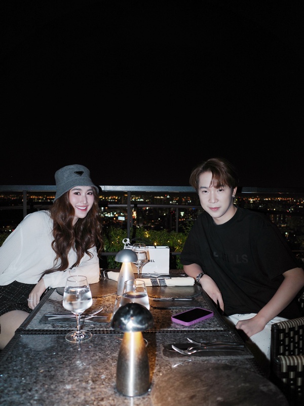 เบส รักษ์วนีย์ ขอบคุณหนุ่มคนนี้ ซื้อ iPhone 17 ให้