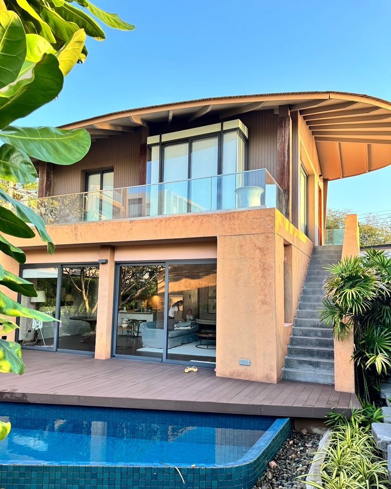 เนย โชติกา ประกาศขายบ้านติดทะเล