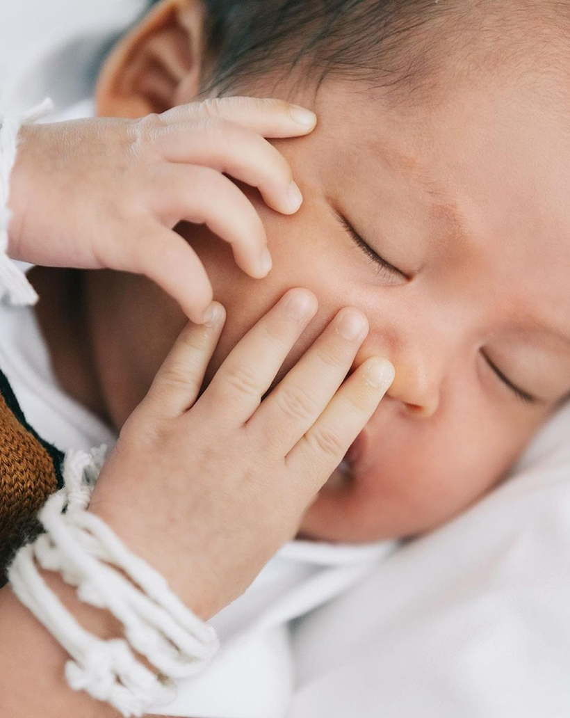 ศรีริต้า กรณ์ รับขวัญลูก