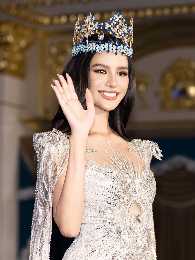 นักศึกษา รับใบประกาศนียบัตร