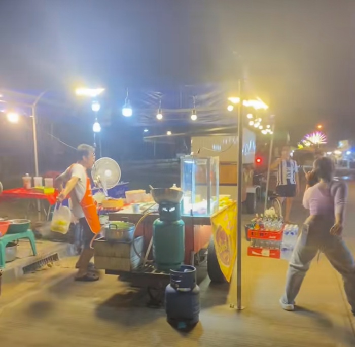 สั่งบะหมี่เกี๊ยว