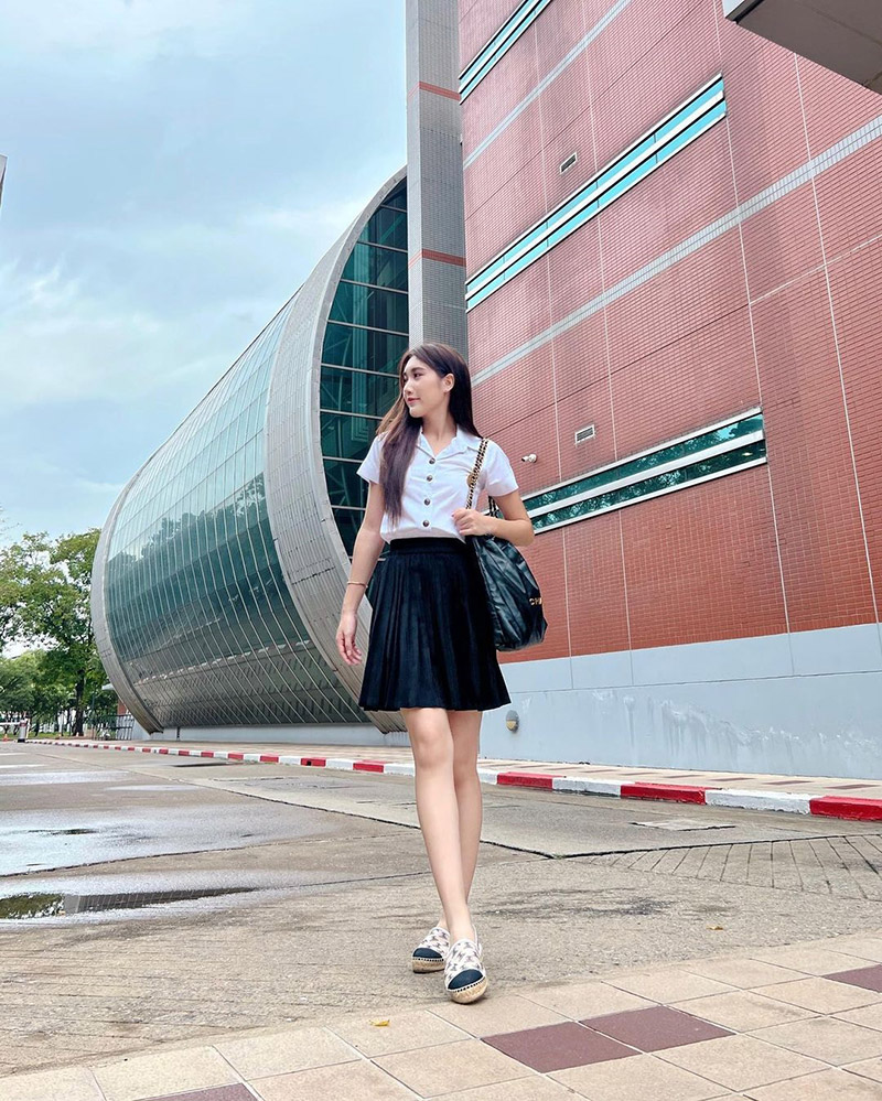 เบสท์ รักษ์วนีย์ 