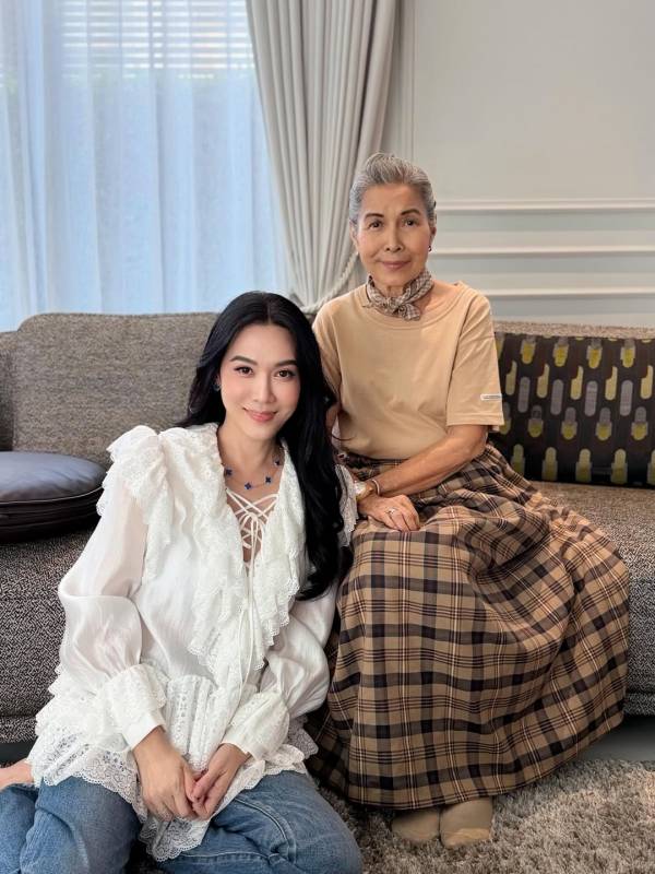 เมย์ เฟื่องอารมย์