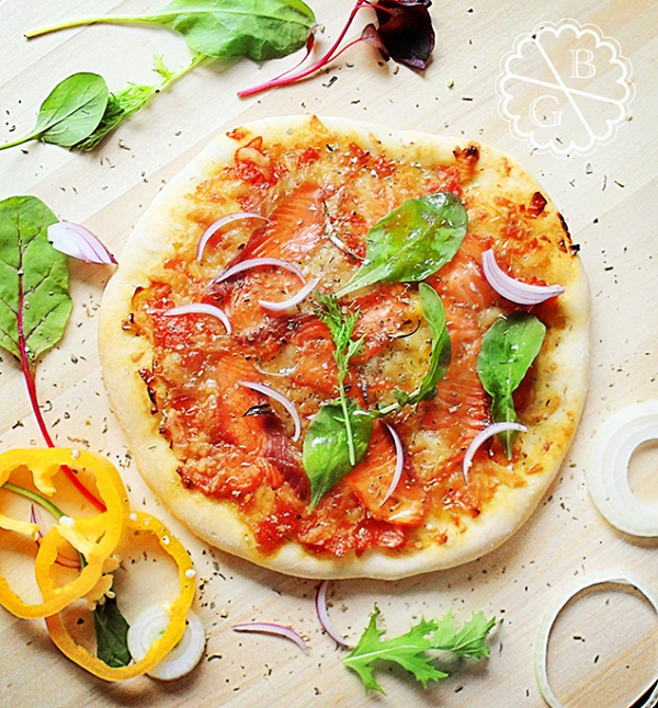 พิซซ่าหน้าแซลมอนรมควัน 