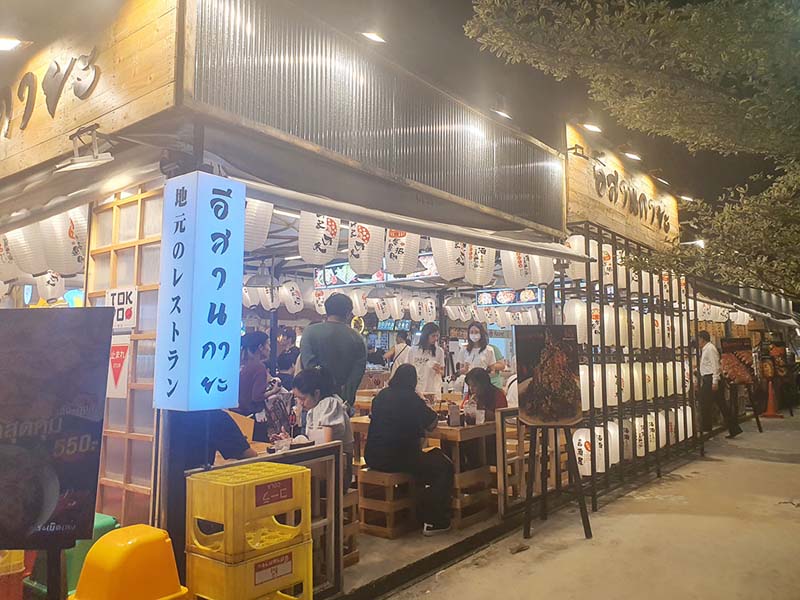 จ๊อดแฟร์ แดนเนรมิต (JODD FAIRS DanNeramit) ตลาดนัดกลางคืน