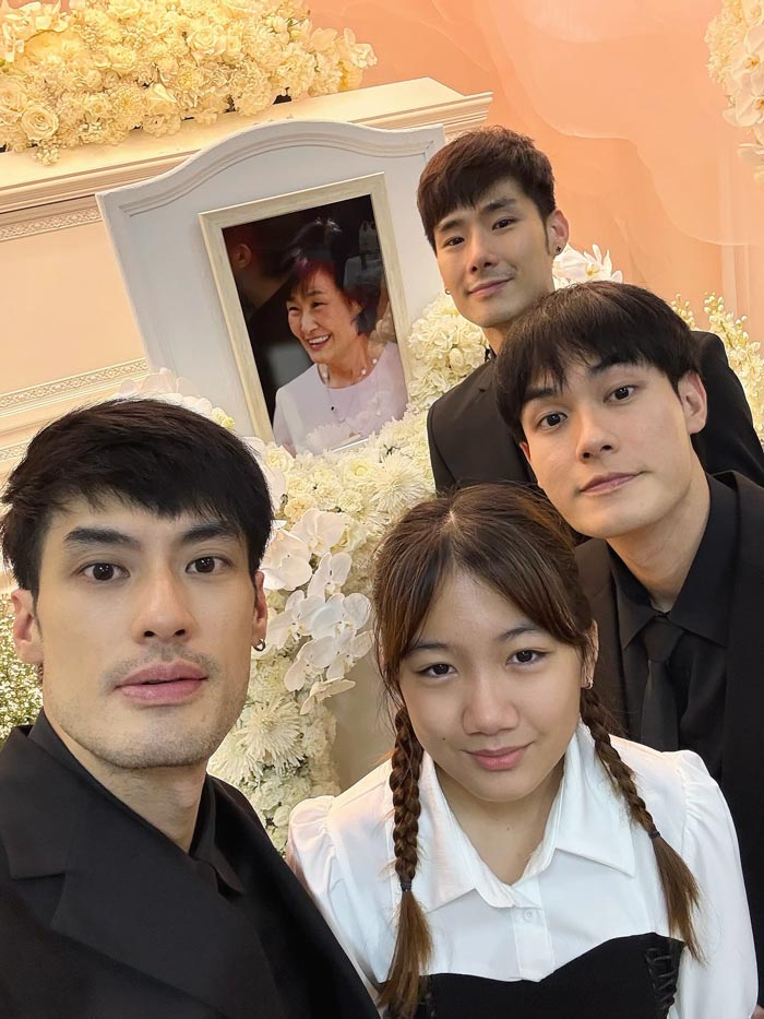 บอย ปกรณ์ โพสต์ภาพครอบครัว ฉัตรบริรักษ์ ถ่ายกับรูปคุณแม่