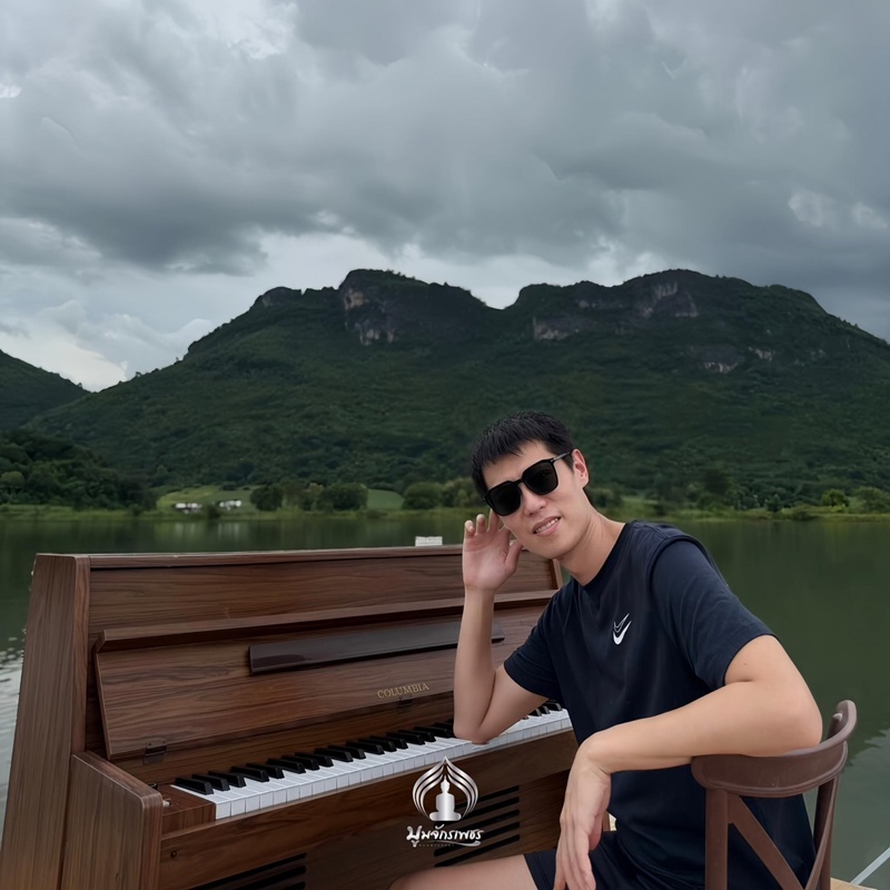 บูม จิรภัทร ประวัติ