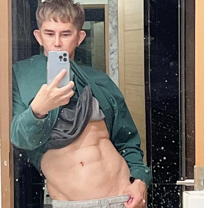 พชร์ อานนท์