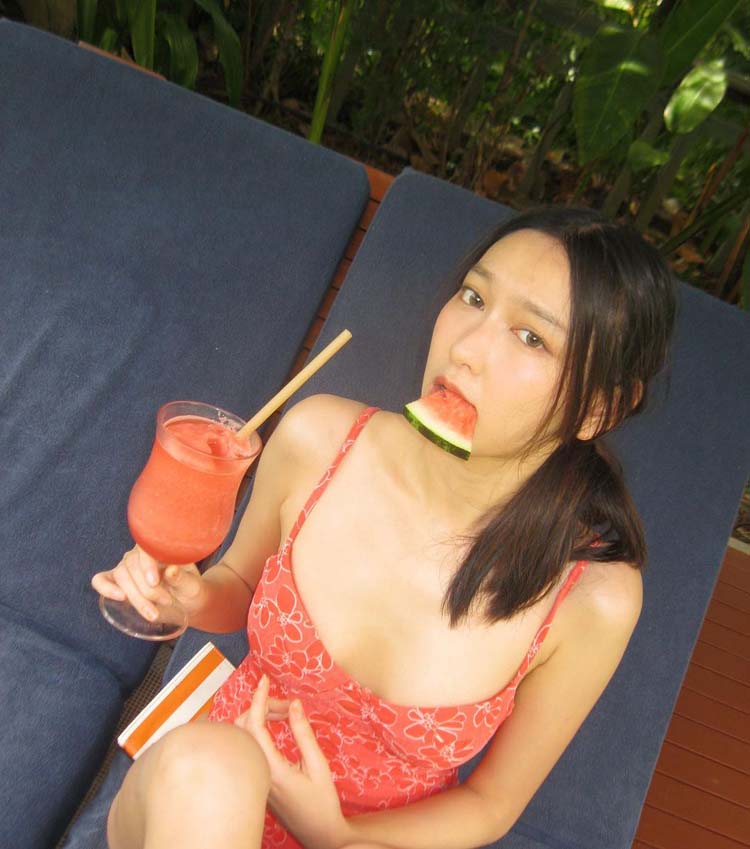 แพรว นฤภรกมล