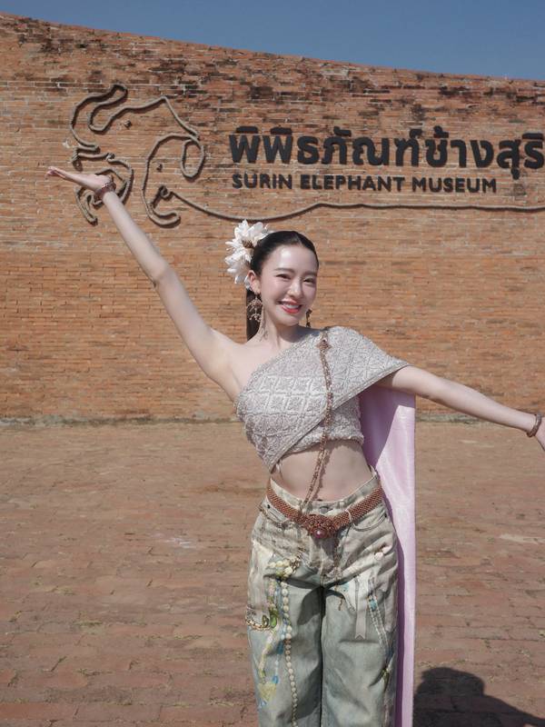 มายด์ ณภศศิ ถ่ายรูปนั่งงาช้าง