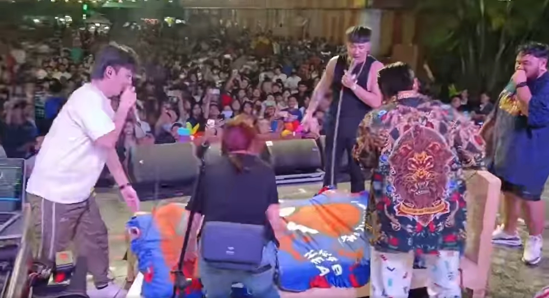 เล่นคอนเสิร์ต