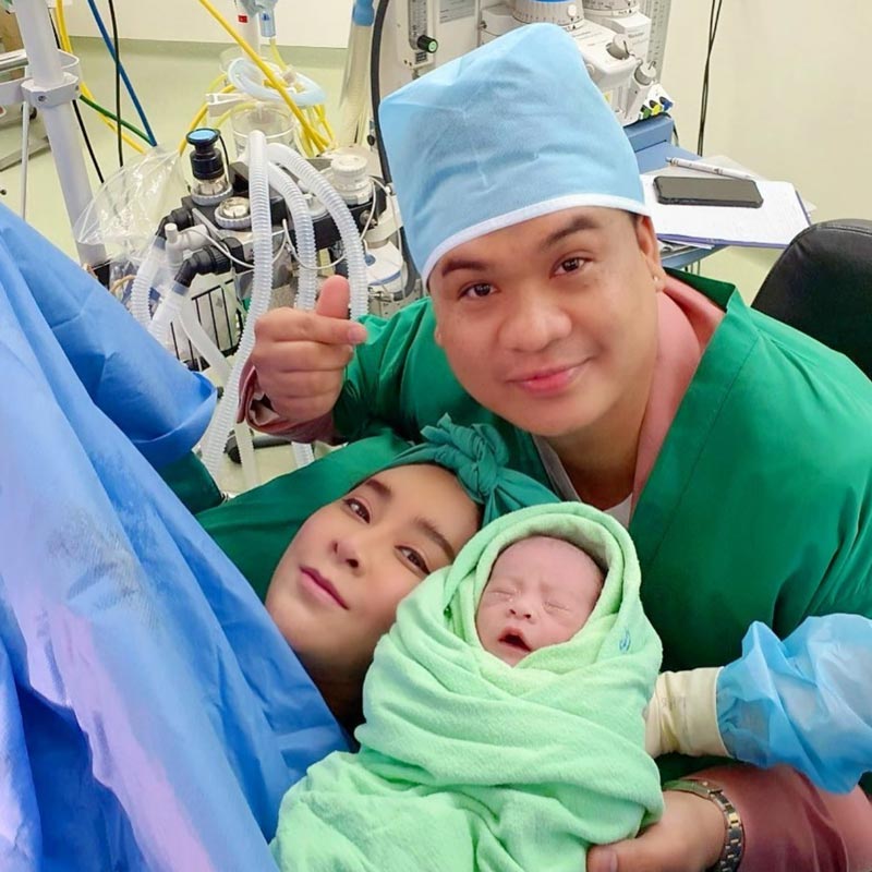 ใหม่ สุคนธวา คลอดลูก