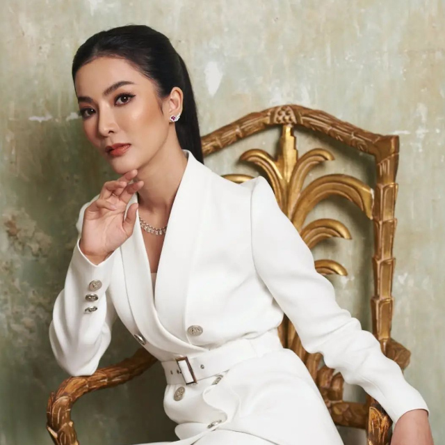 อาย วราไพรินทร์ ประวัติดารา