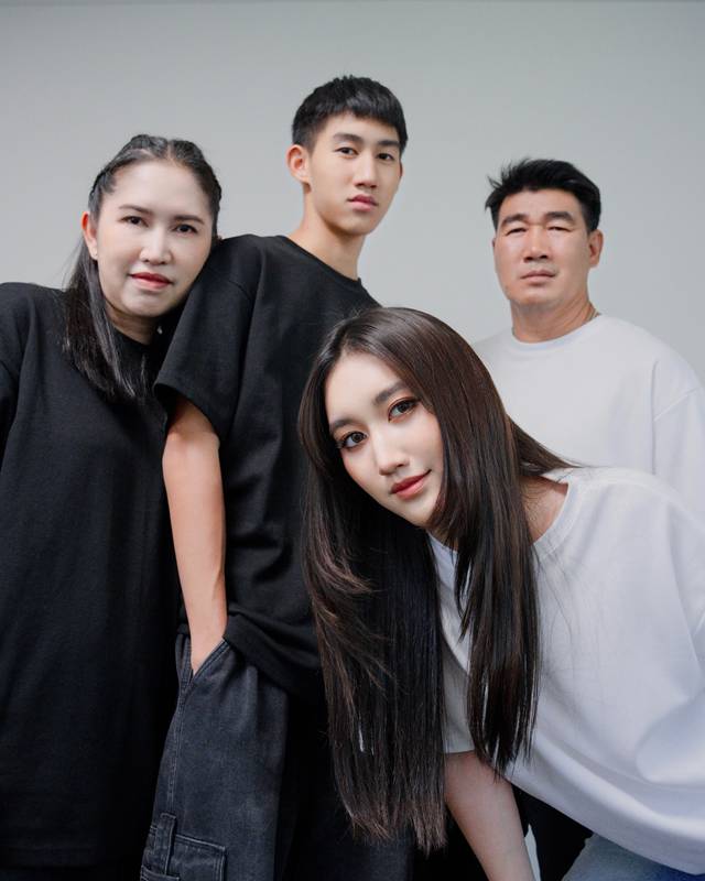 เบส รักษ์วนีย์