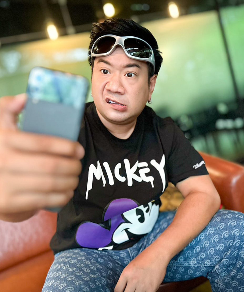 จุ๊บจิ๊บ เชิญยิ้ม